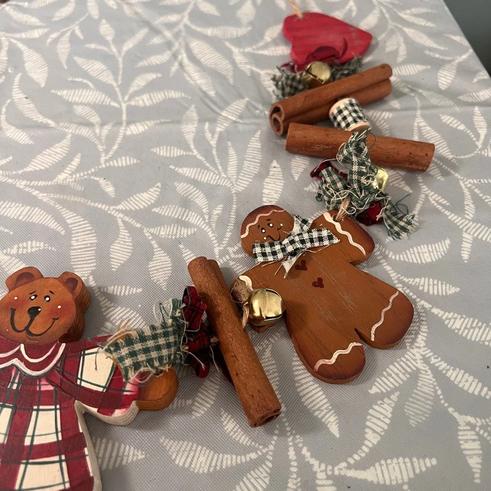 Vintage Rustic Christmas Garland Wooden Teddy Bear Gingerbread Cinnamon Sticks